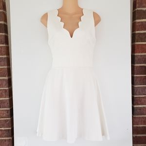 Love...Ady | Scalloped V-Neck Dress White Sleeveless Size Large